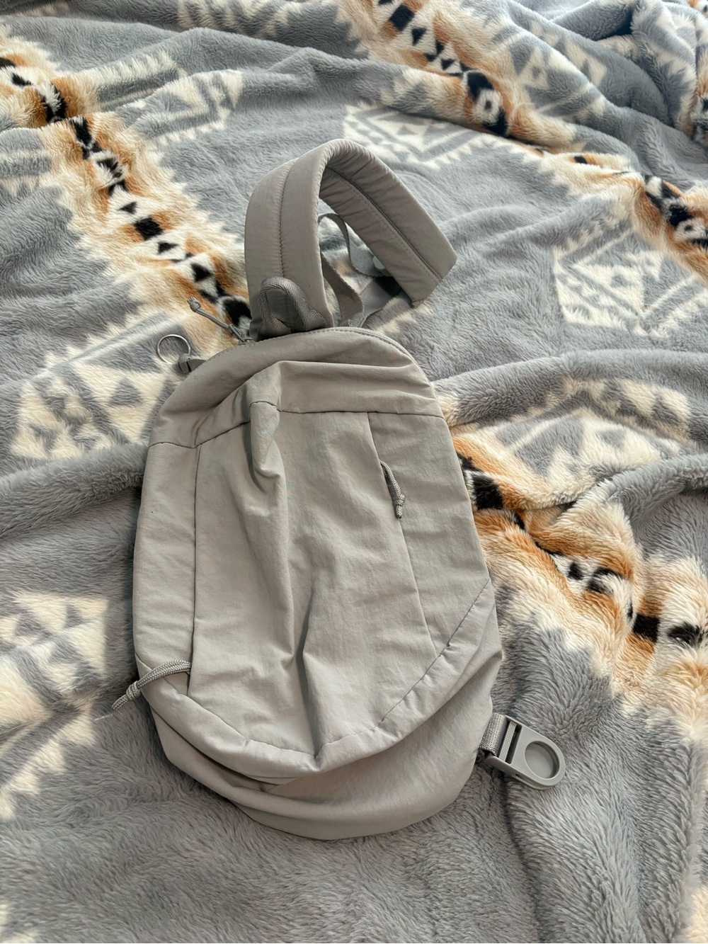 Uniqlo Light Gray Sling Backpack - Women's Crossbody